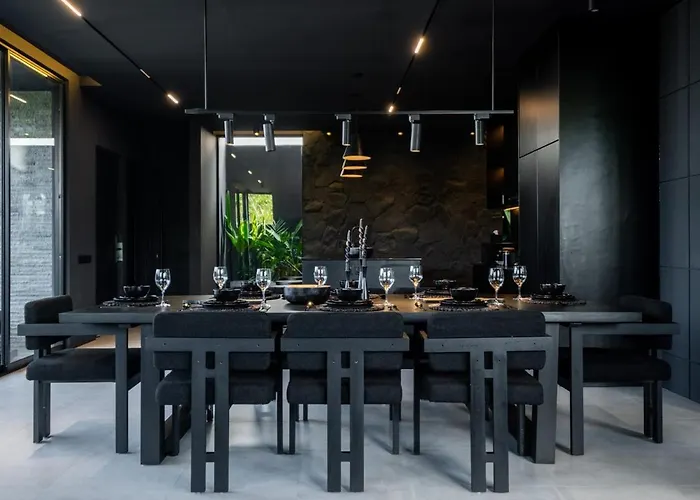 The Bat Cave Dark Luxury, Cold Plunge & Sauna * Uluwatu