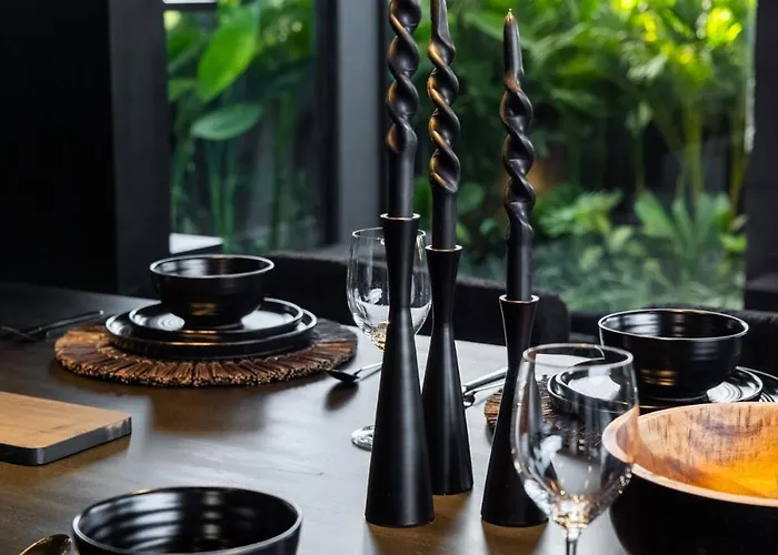 The Bat Cave Dark Luxury, Cold Plunge & Sauna Uluwatu