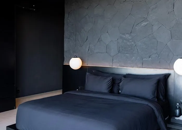 The Bat Cave Dark Luxury, Cold Plunge & Sauna * Uluwatu