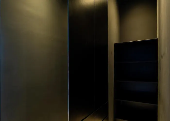 The Bat Cave Dark Luxury, Cold Plunge & Sauna
